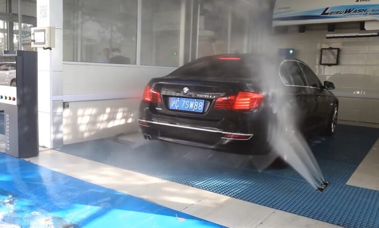How Does a Touchless Car Wash Work